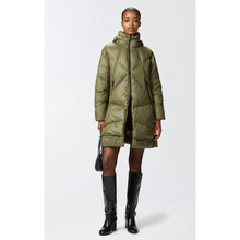 Carica l'immagine nel visualizzatore di Gallery, Piumino imbottito in tela tecnica con cappuccio Pinko